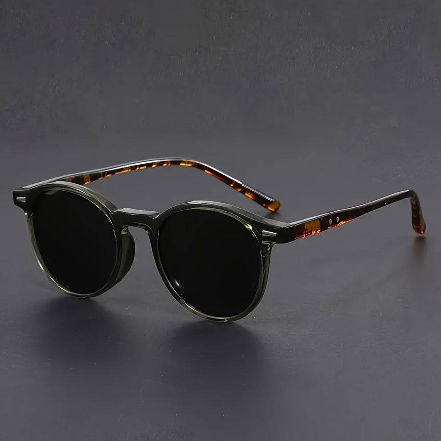 Vintage-Inspired Round Sunglasses with Stylish Tortoiseshell Design
