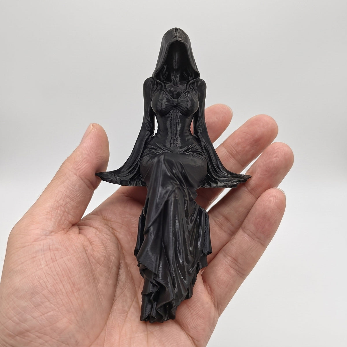 Gothic Style Shelf-Standing Figure for Desk Decoration