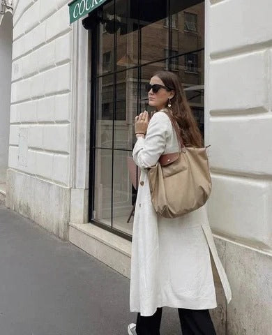 Elegant Top-Handle Handbag with Ample Space and Classic Style
