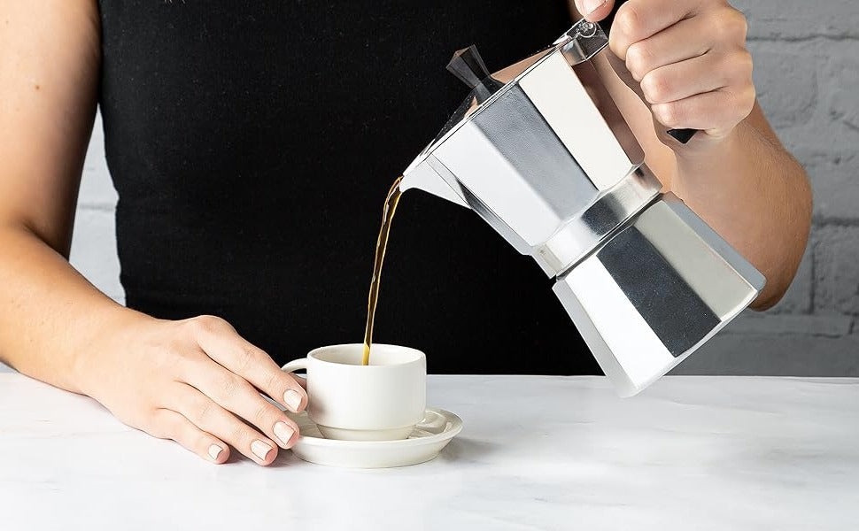Compact Pressure Coffee Brewer for Single-Serve Perfection