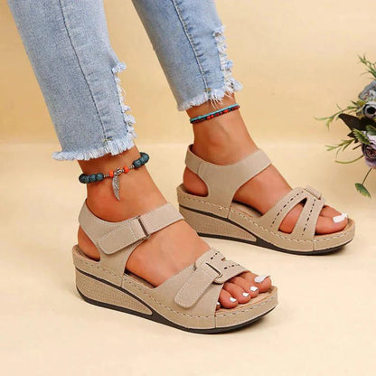 Ladies' Relaxed Sandals with Arch Support and Flexible Fit