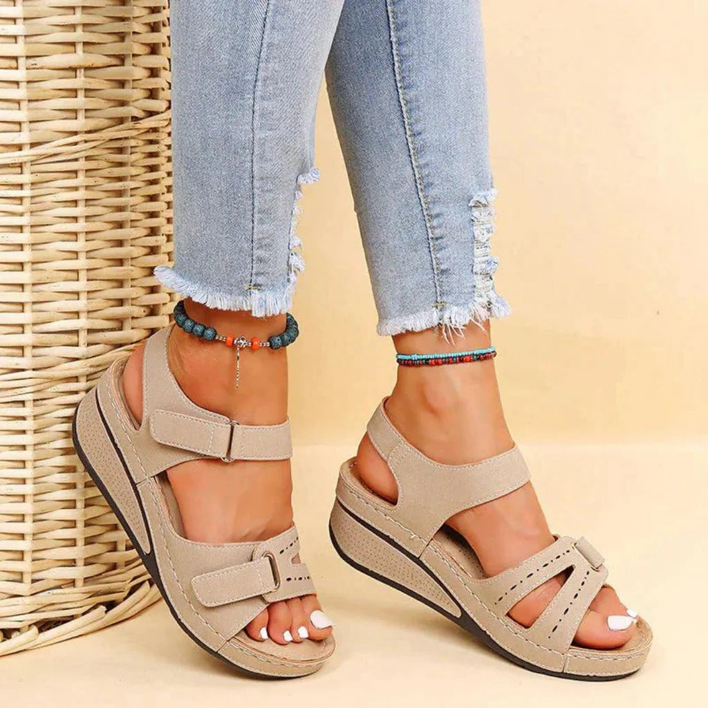 Ladies' Relaxed Sandals with Arch Support and Flexible Fit
