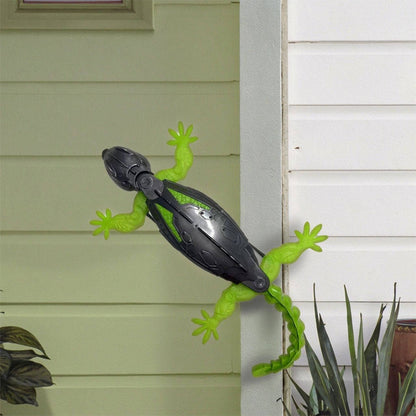 Interactive Wall-Crawling Lizard Toy with Illuminated Eyes