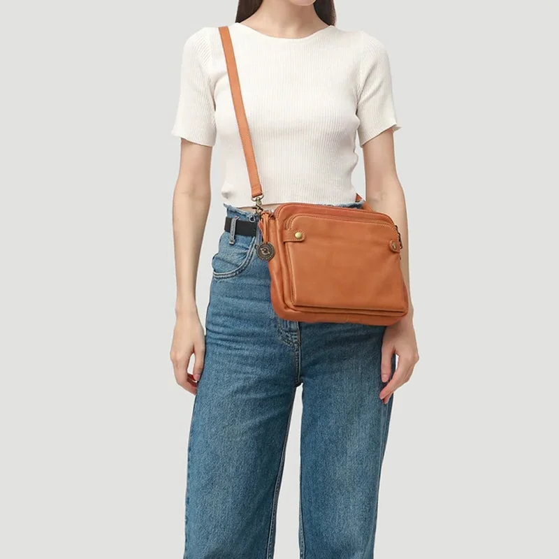 Elegant Leather Crossbody Bag with Versatile Straps and Card Holders