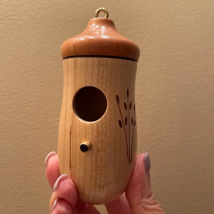 Charming Hummingbird Haven with Natural Wood Look