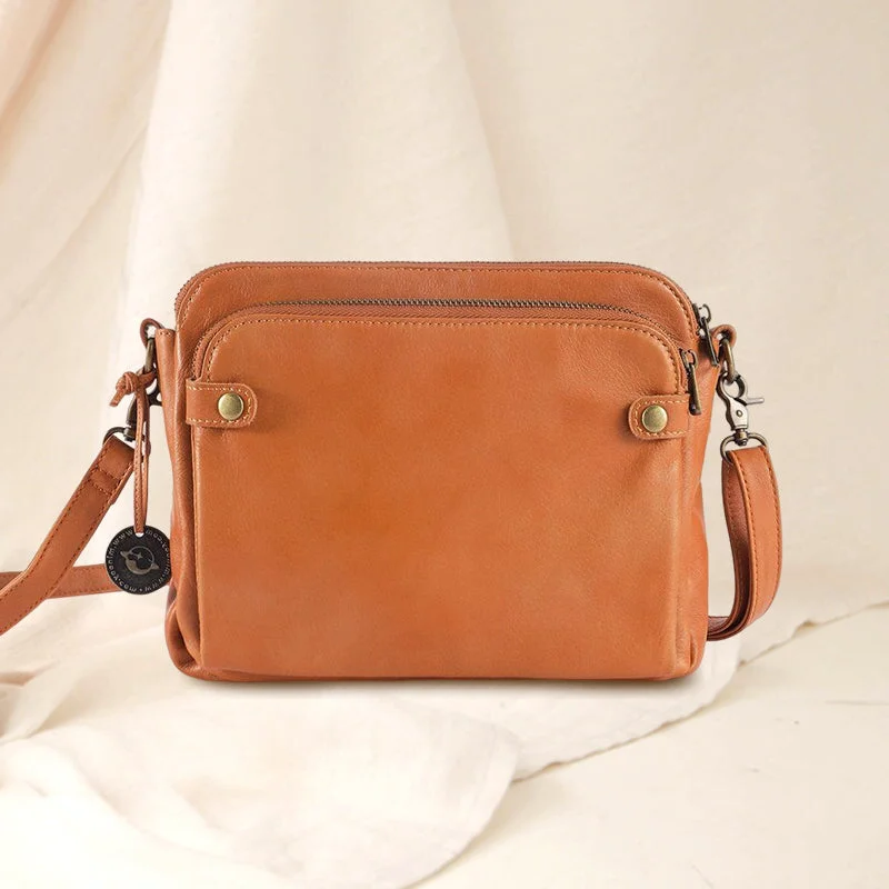 Elegant Leather Crossbody Bag with Versatile Straps and Card Holders