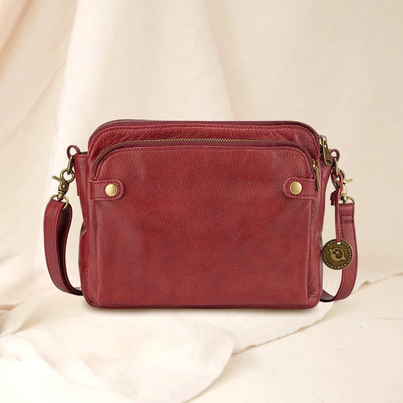 Elegant Leather Crossbody Bag with Versatile Straps and Card Holders