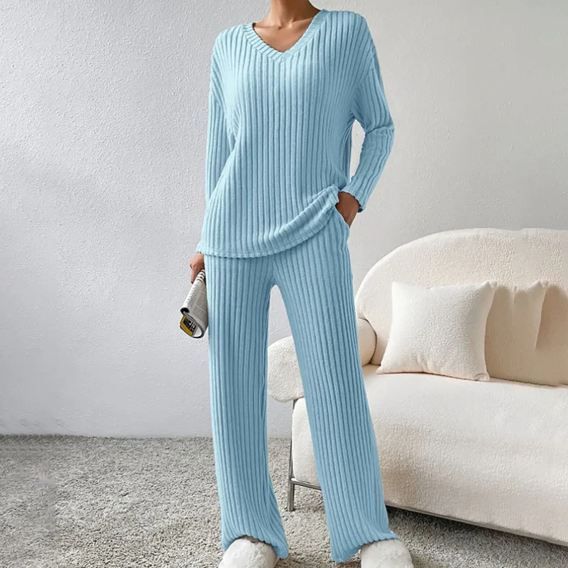 Women's Cozy Outdoor Outfit - Insulated Loose Fit Cotton Blend Winter Set