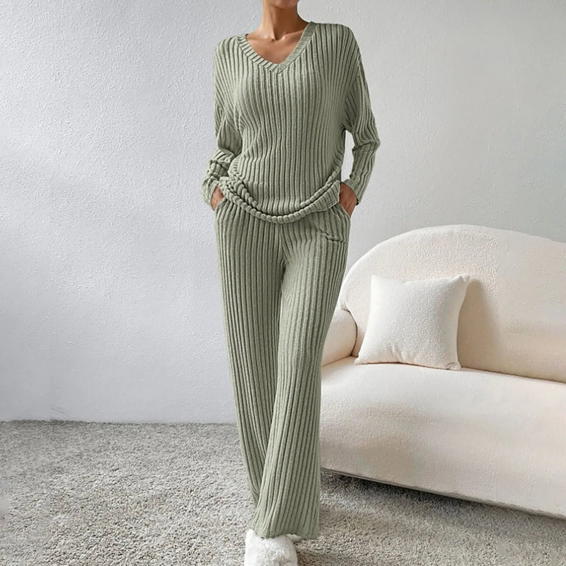 Women's Cozy Outdoor Outfit - Insulated Loose Fit Cotton Blend Winter Set