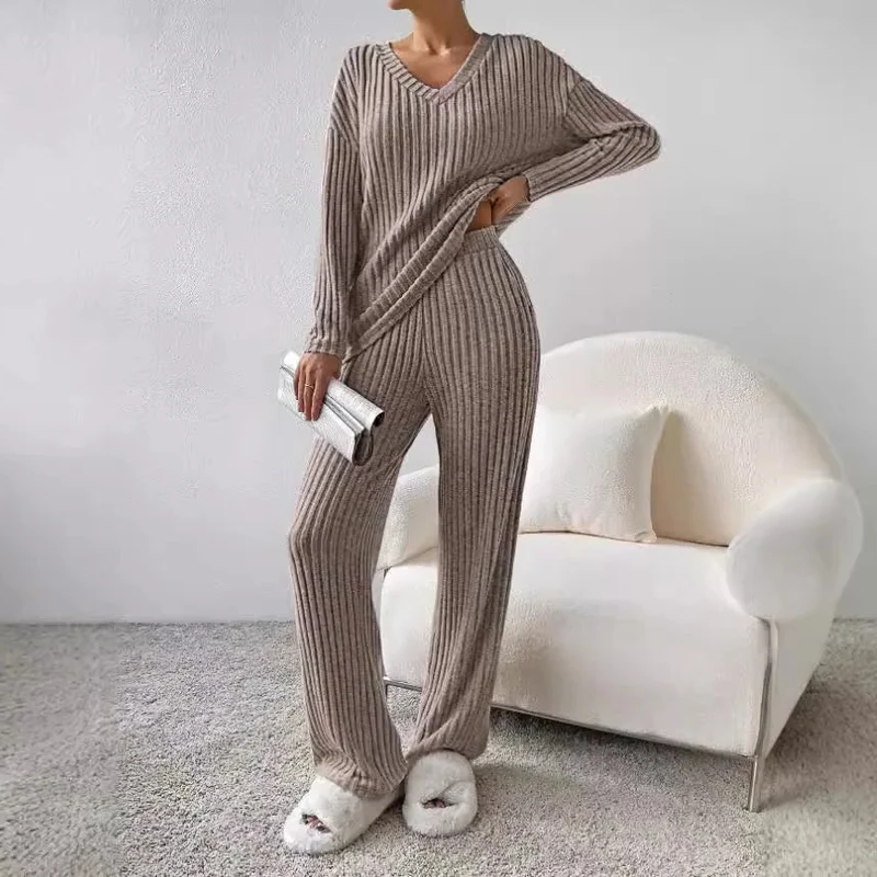 Women's Cozy Outdoor Outfit - Insulated Loose Fit Cotton Blend Winter Set