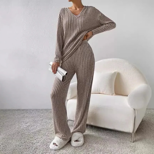 Women's Cozy Outdoor Outfit - Insulated Loose Fit Cotton Blend Winter Set