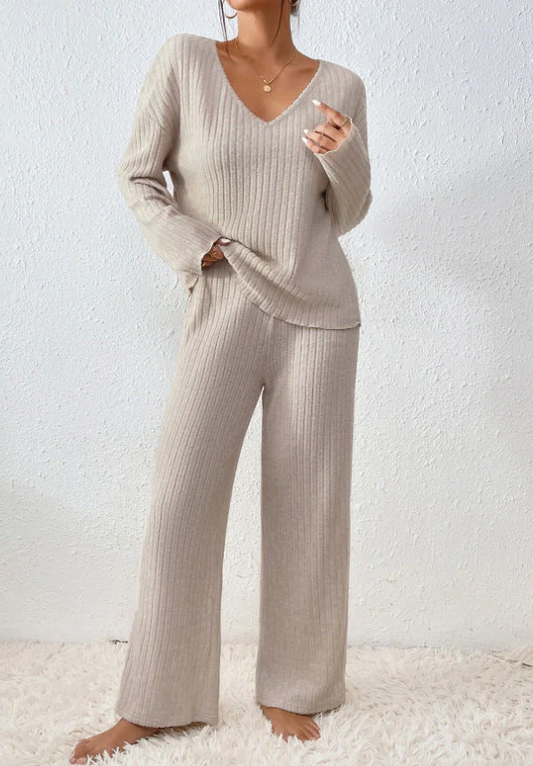 Women's Cozy Outdoor Outfit - Insulated Loose Fit Cotton Blend Winter Set