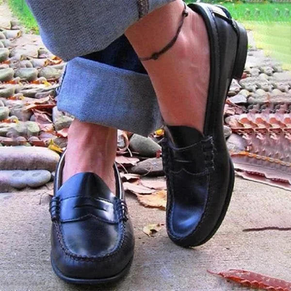 Chic Slip-On Flats with Supportive Insole and Sleek Finish