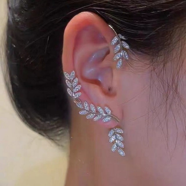Elegant Clip-On Earrings with Adjustable Fit and Dazzling Accents